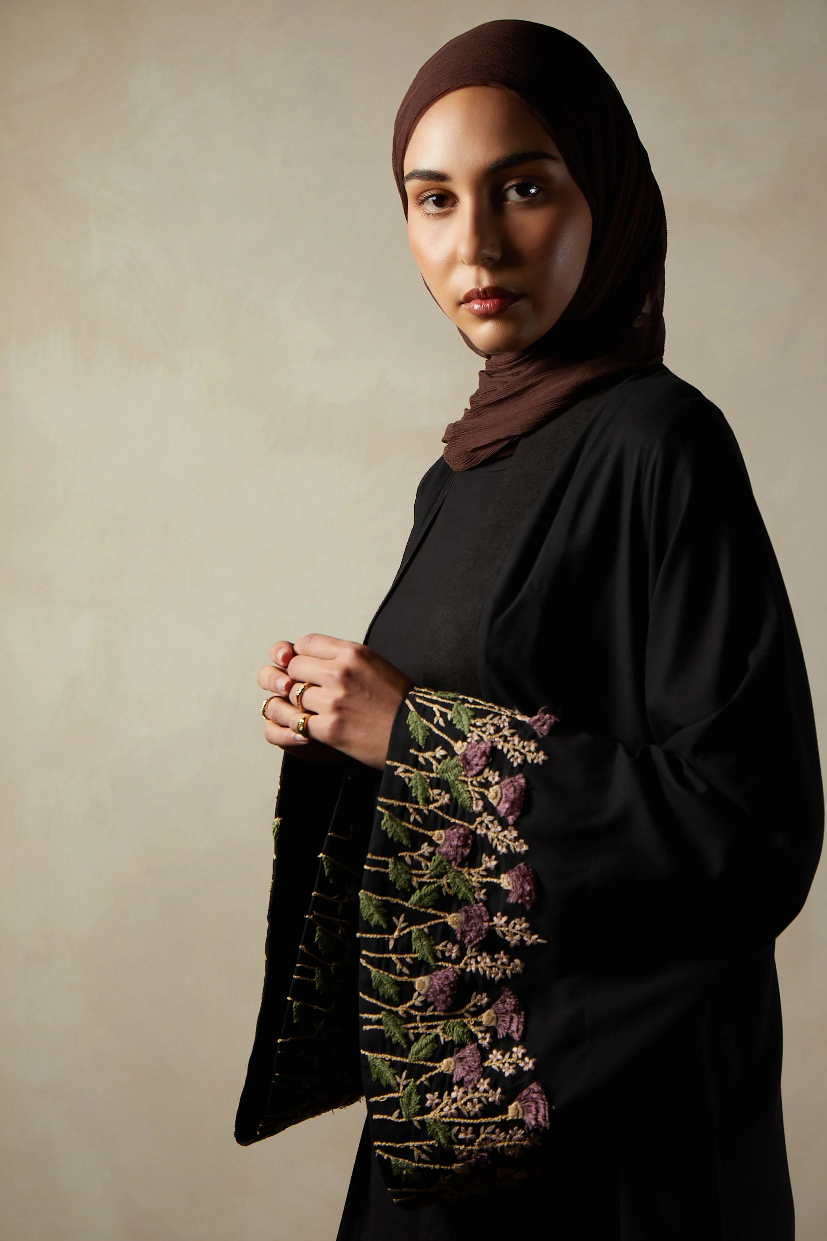 Black Thistle Open Abaya - Image 2