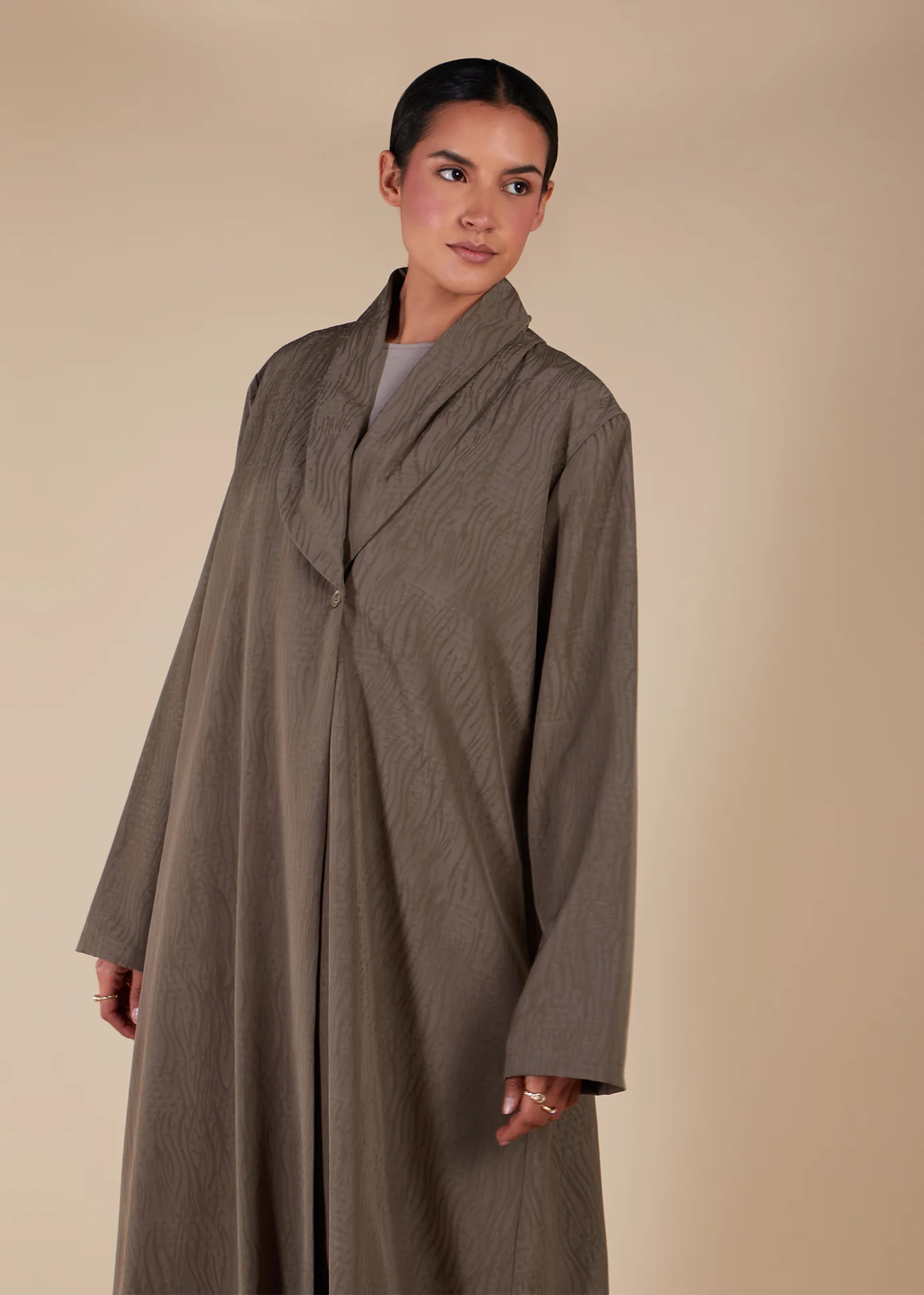 Blazer Neck Abaya Quartz - Final Sale - Image 4