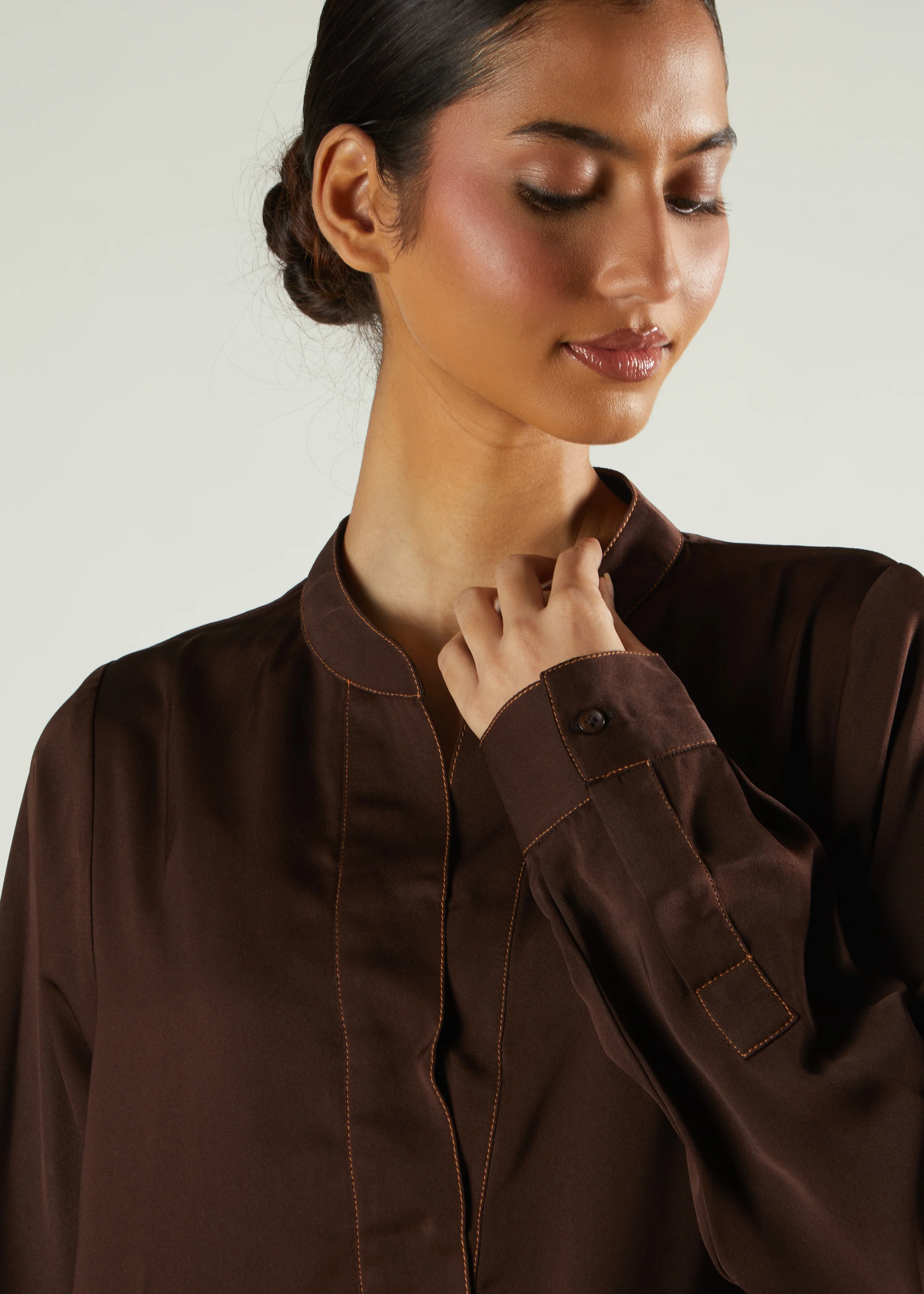 Contrast Stitch Abaya Brown - Final Sale - Image 3