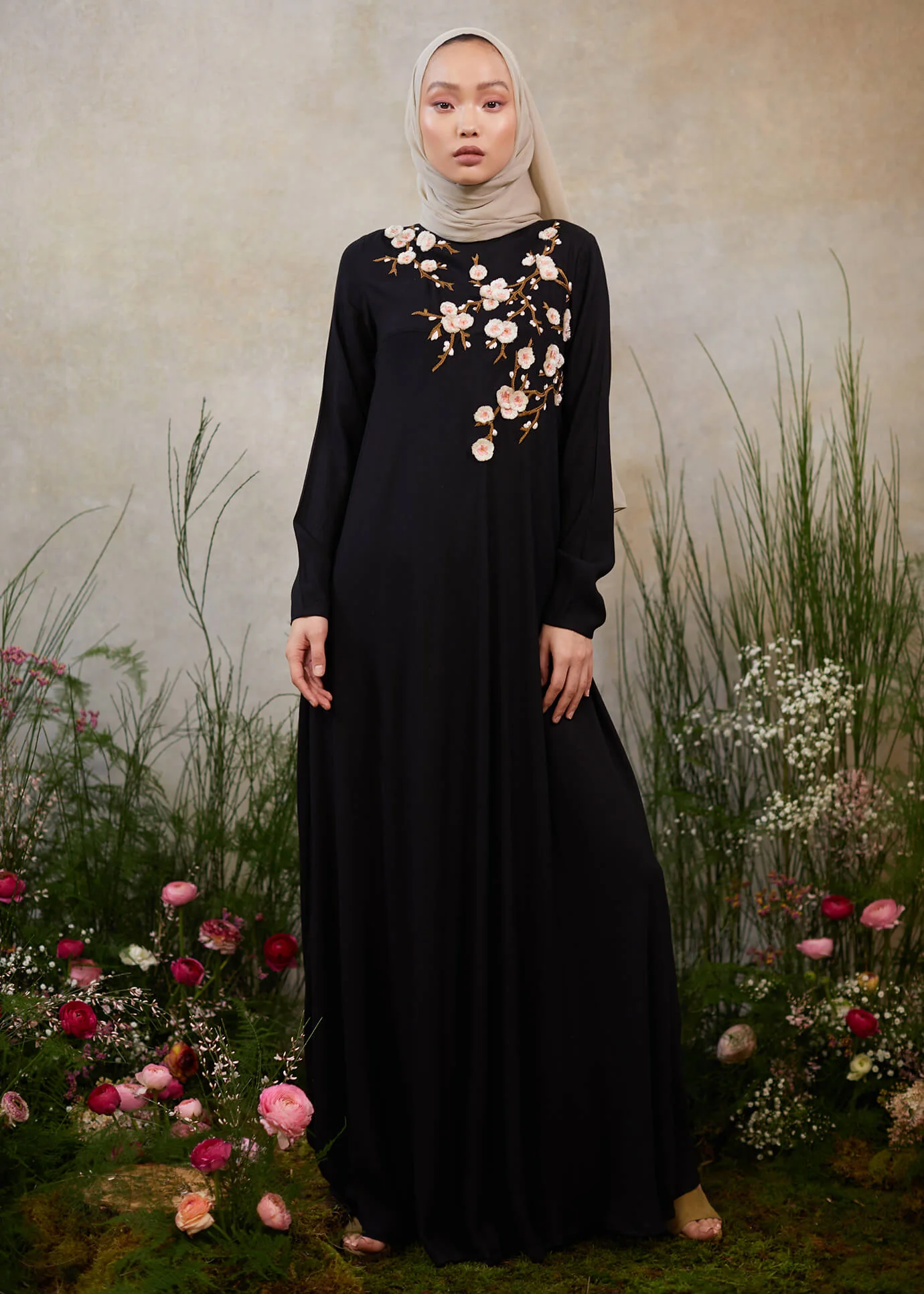 Frangipani Abaya Black - Image 2