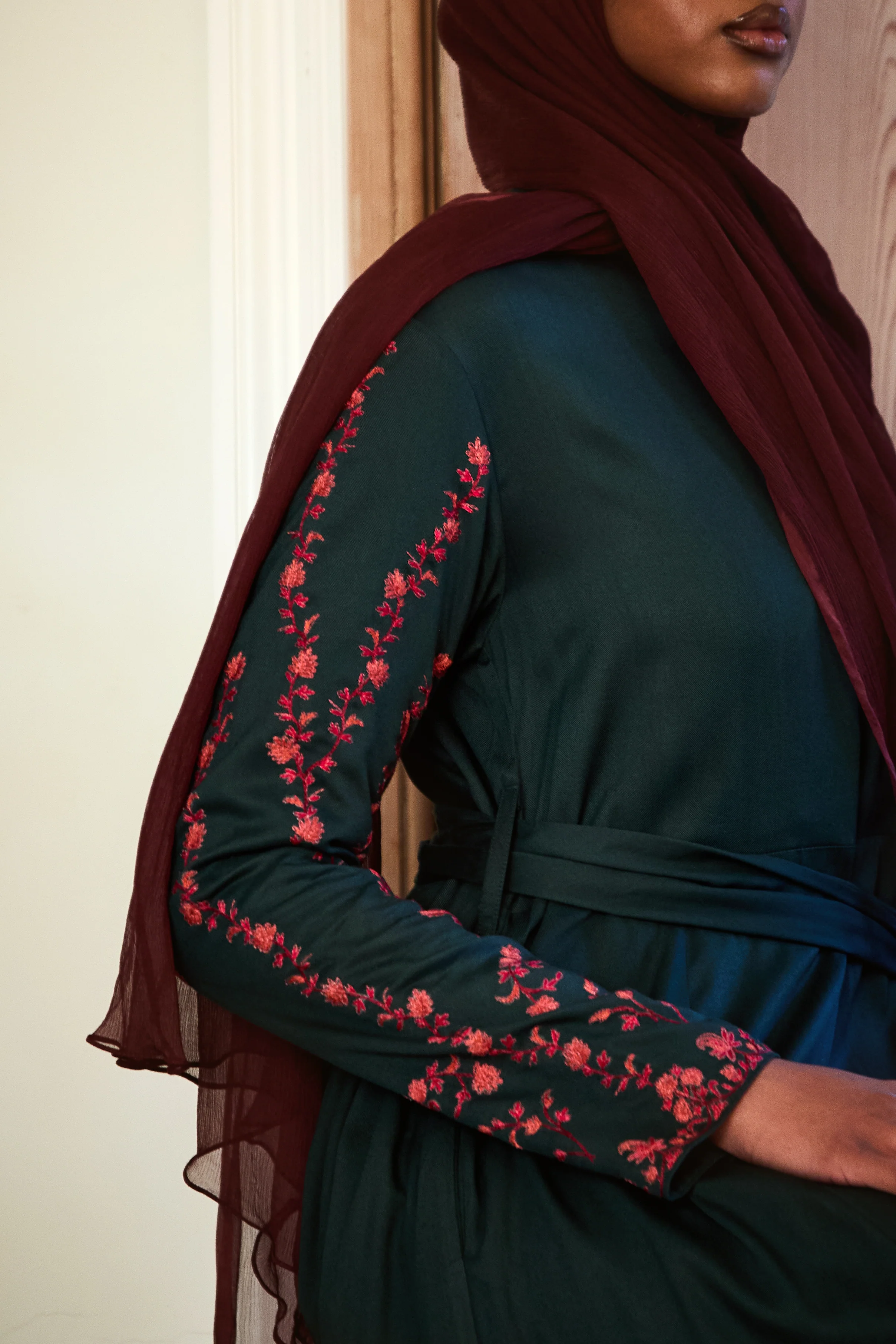 Green Garnet Abaya - Image 4