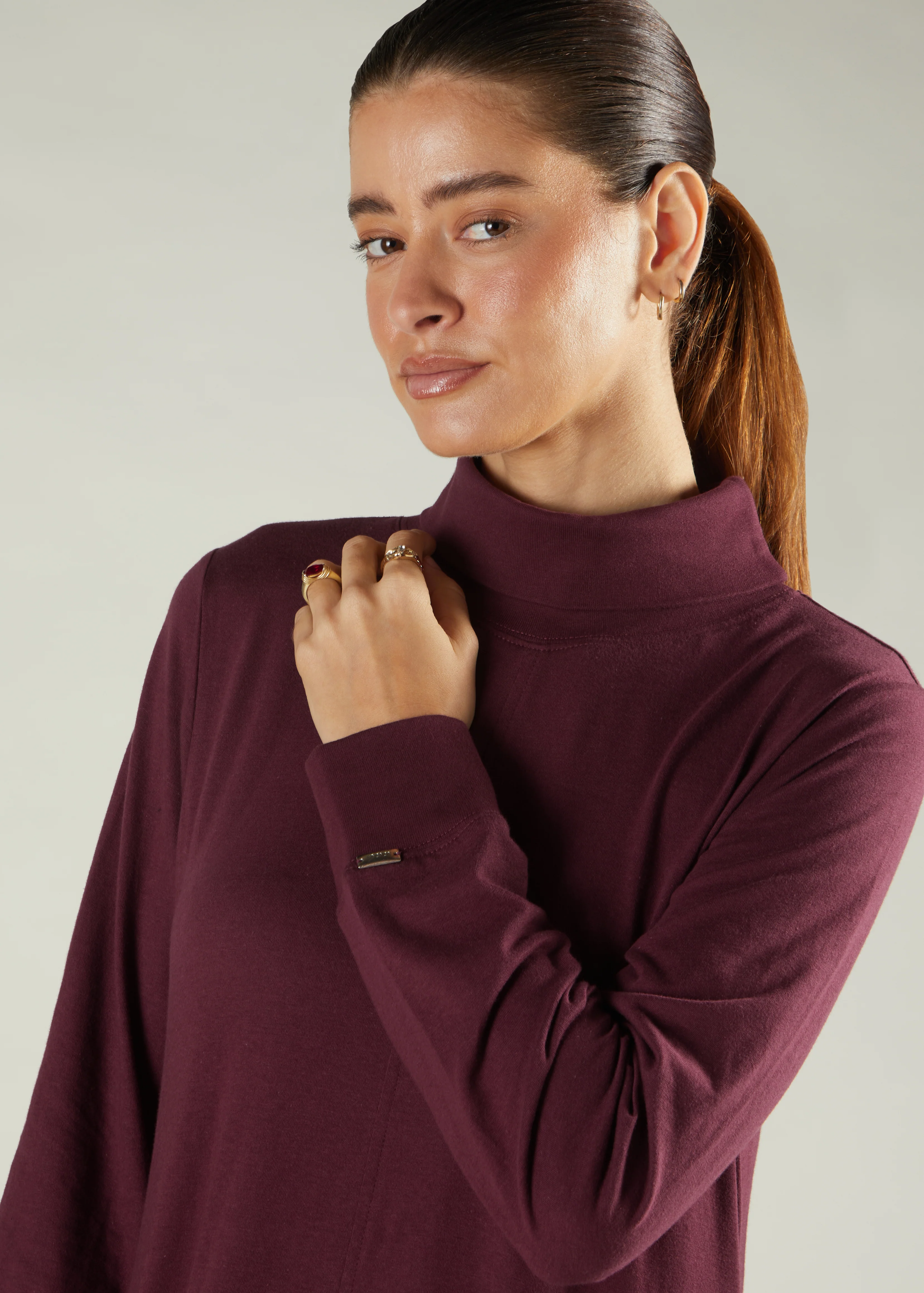 High Neck Abaya Winter Berry - Image 4