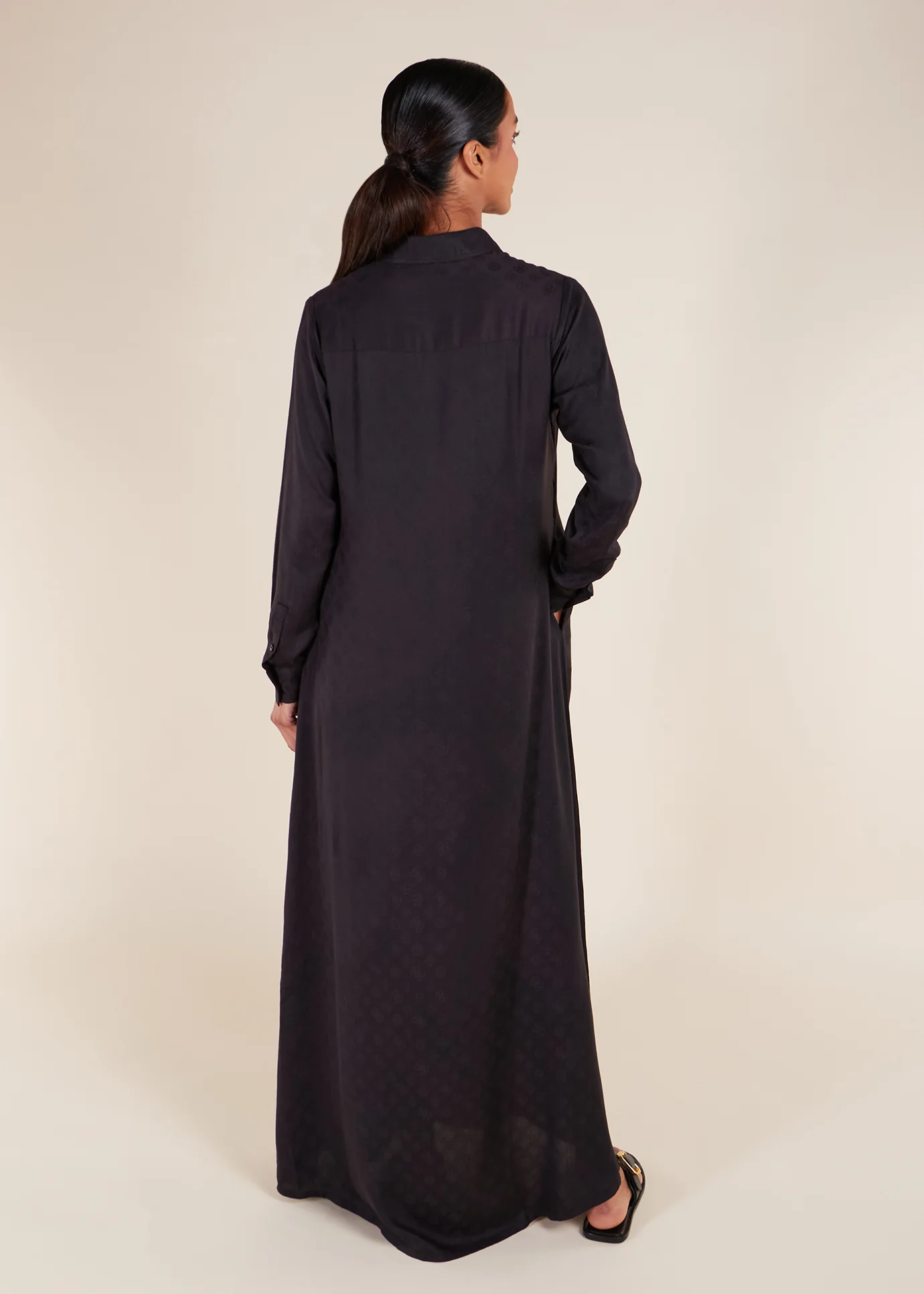Jacquard Abaya Black - Final Sale - Image 3