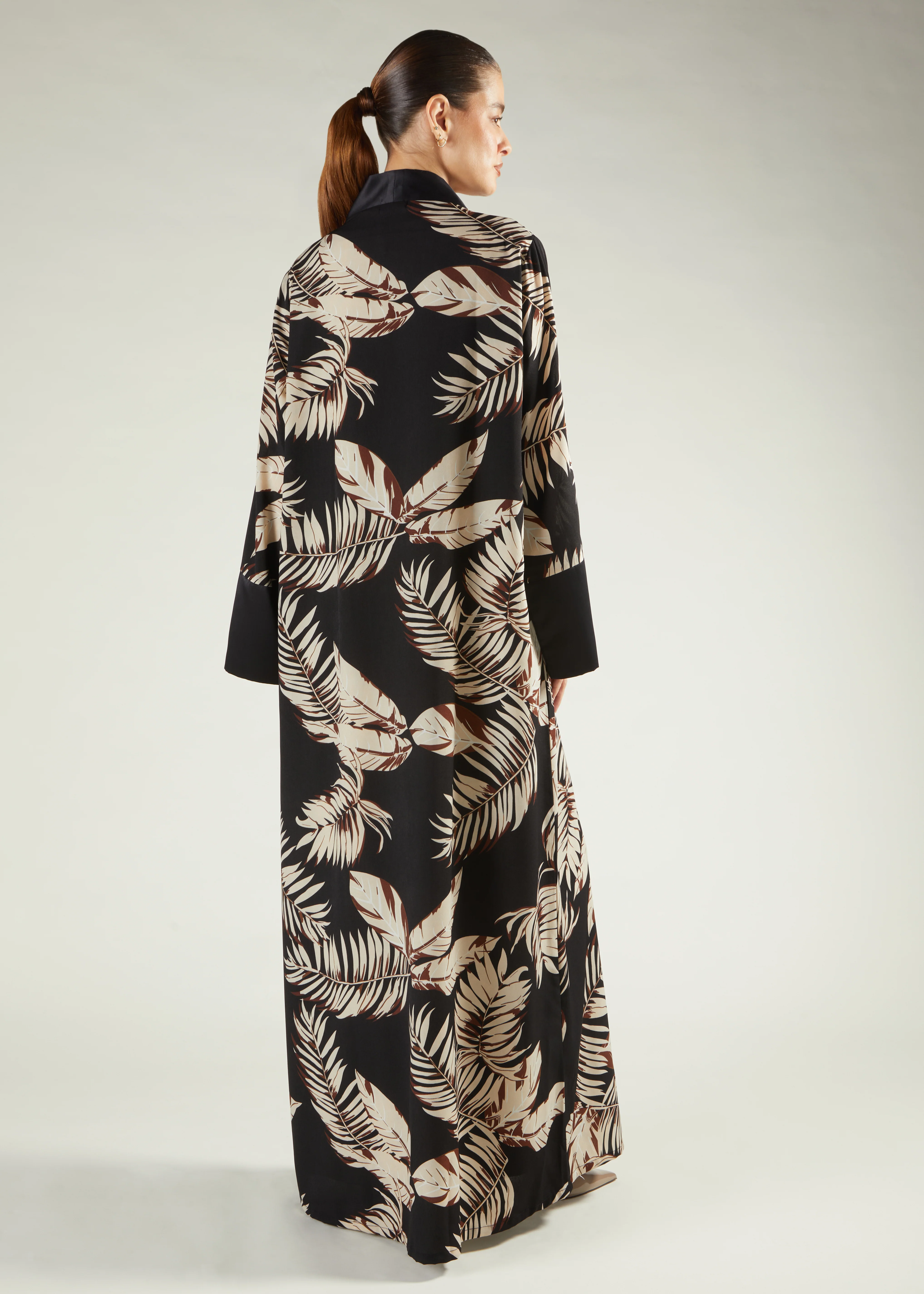 Leaf Print Open Abaya - Image 3