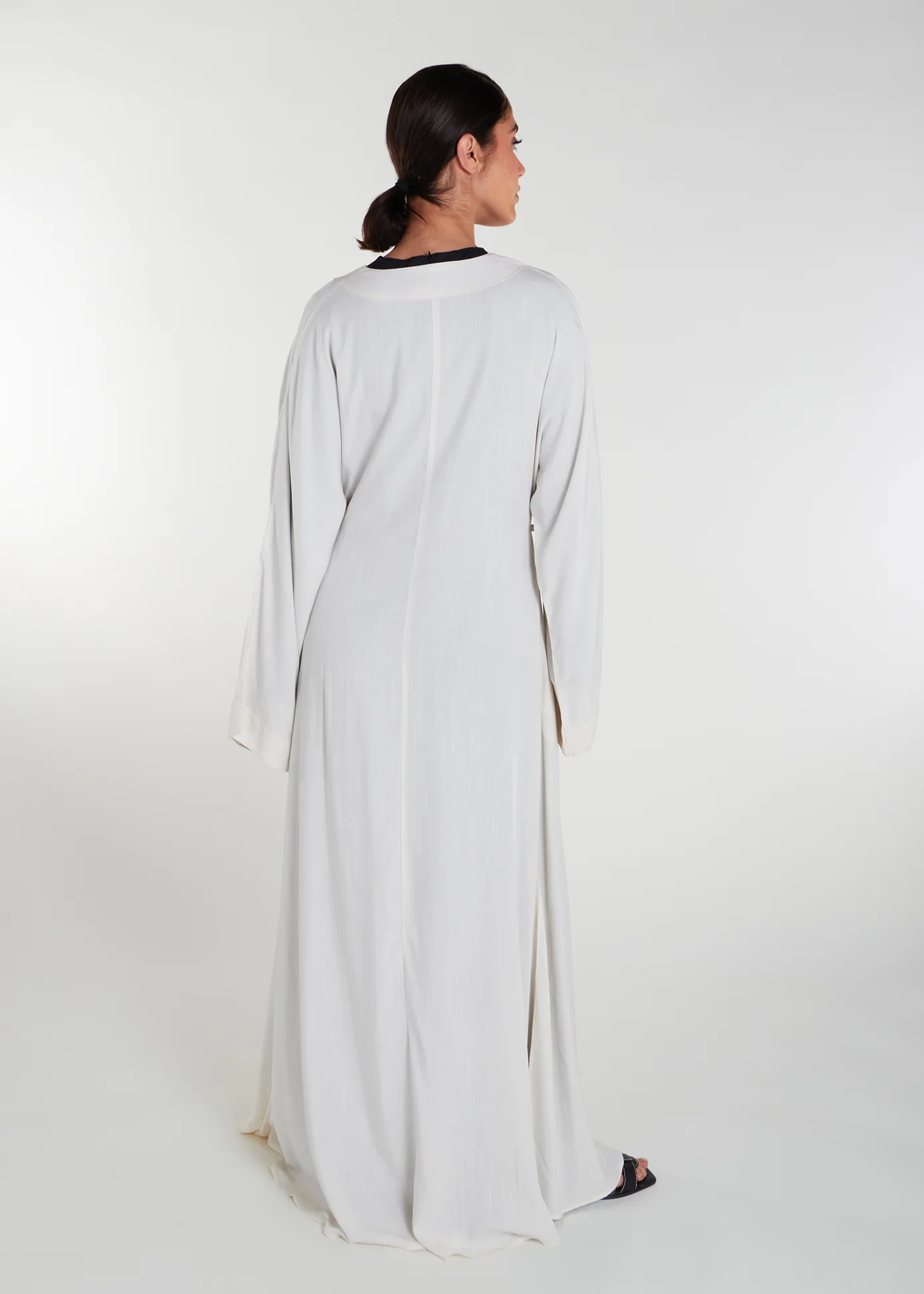 Linen Wrap Abaya - Image 4