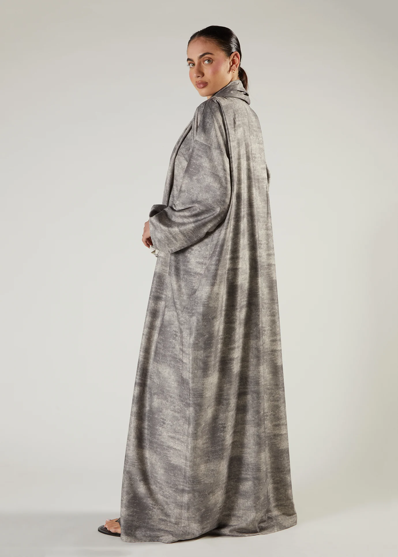 Marble Prayer Abaya - Image 3