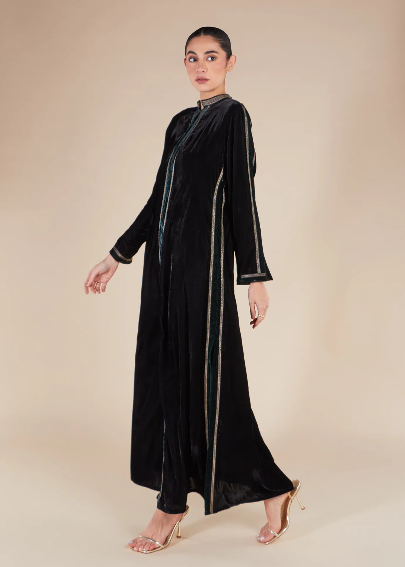 Noor Velvet Gown - Image 3