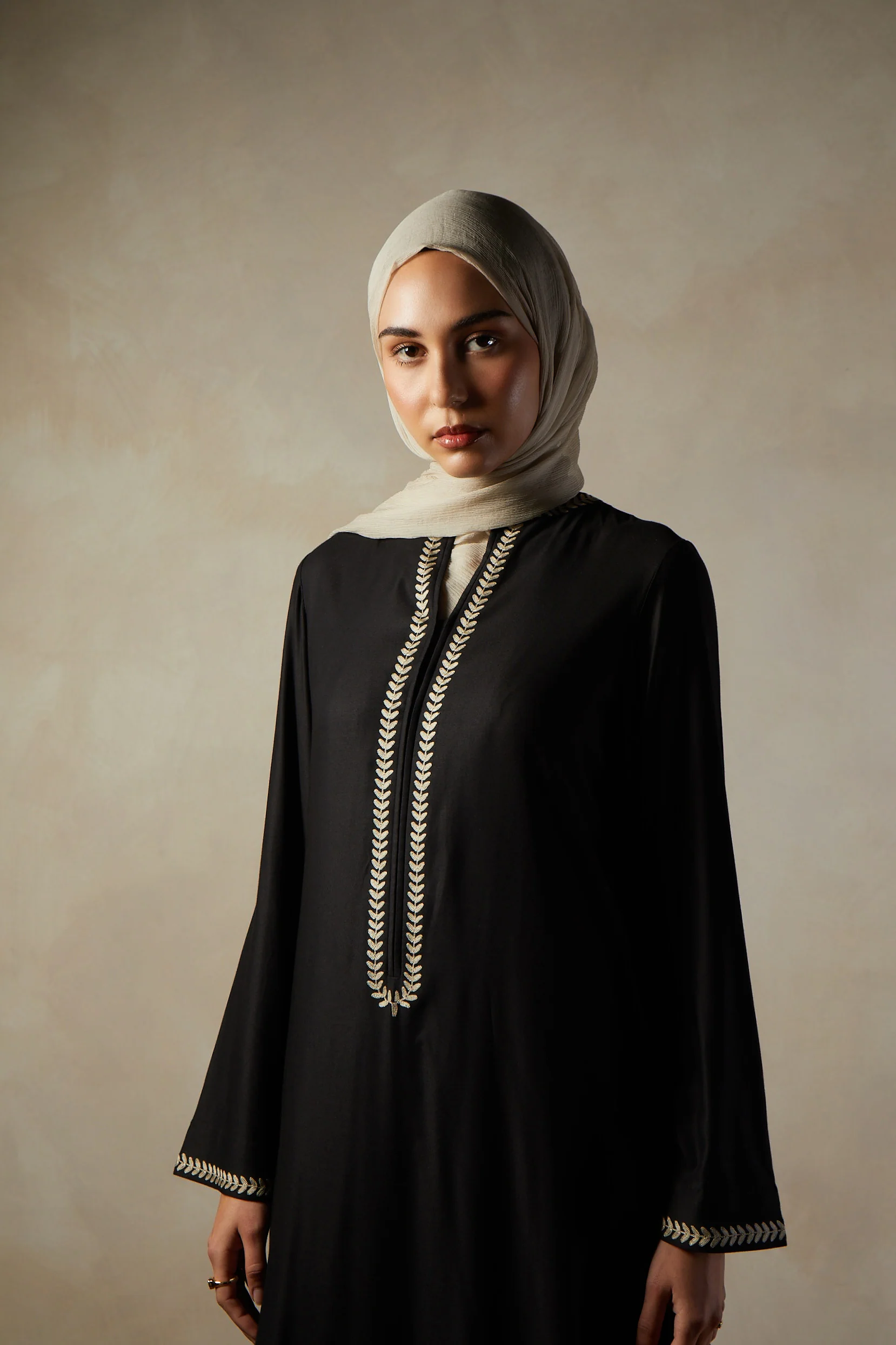 Oak Leaf Abaya - Image 2
