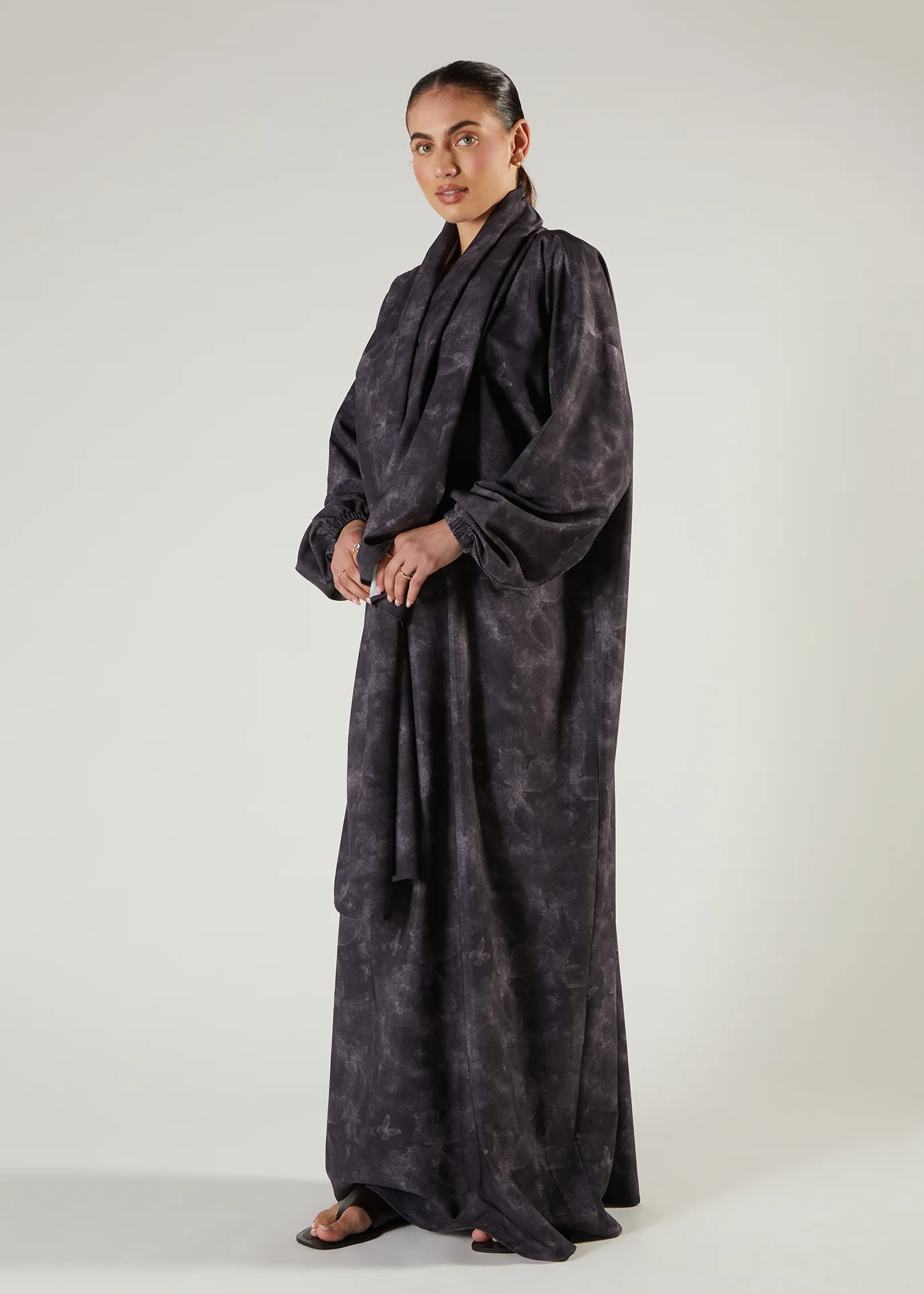 Onyx Prayer Abaya - Image 2