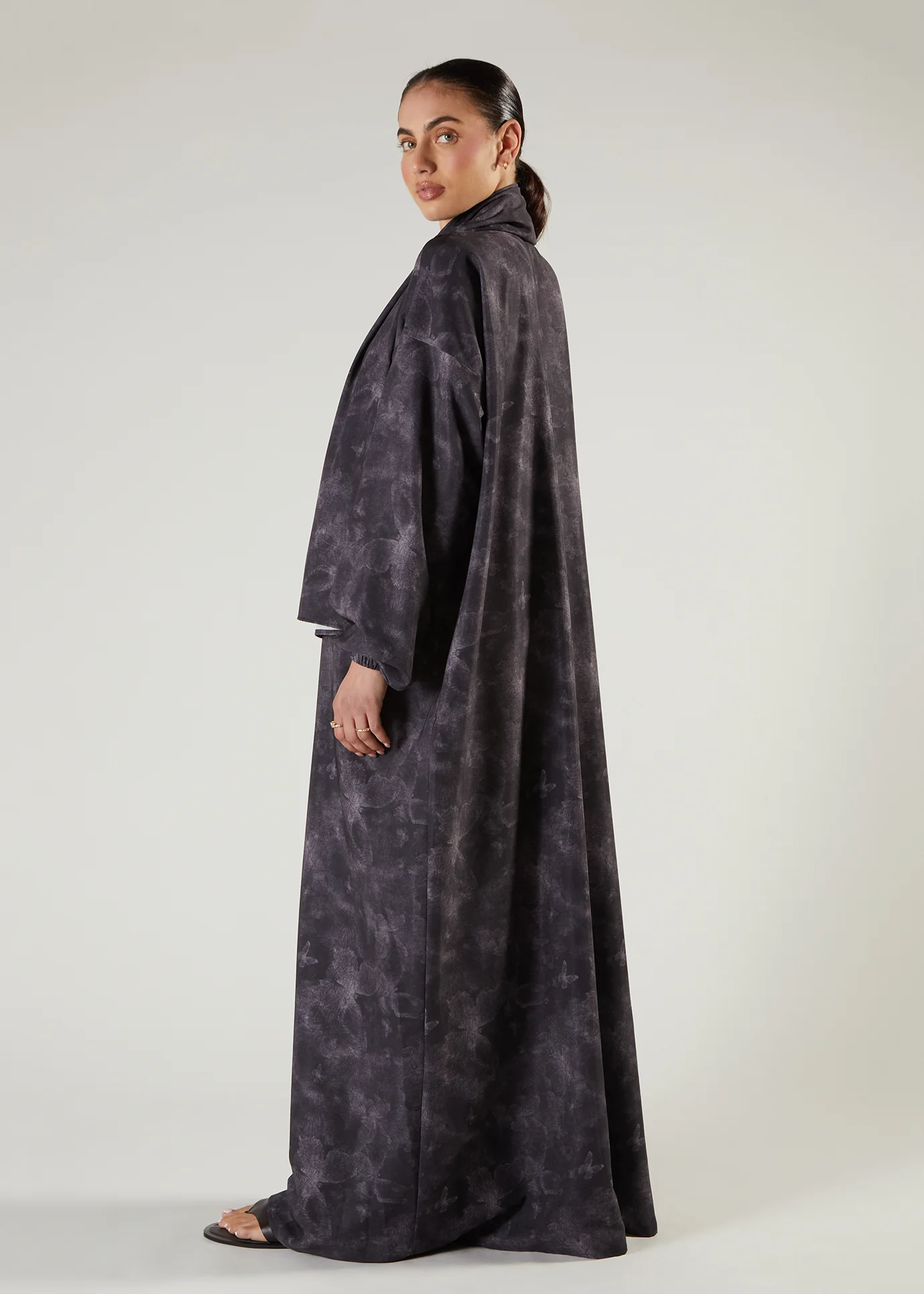 Onyx Prayer Abaya - Image 3