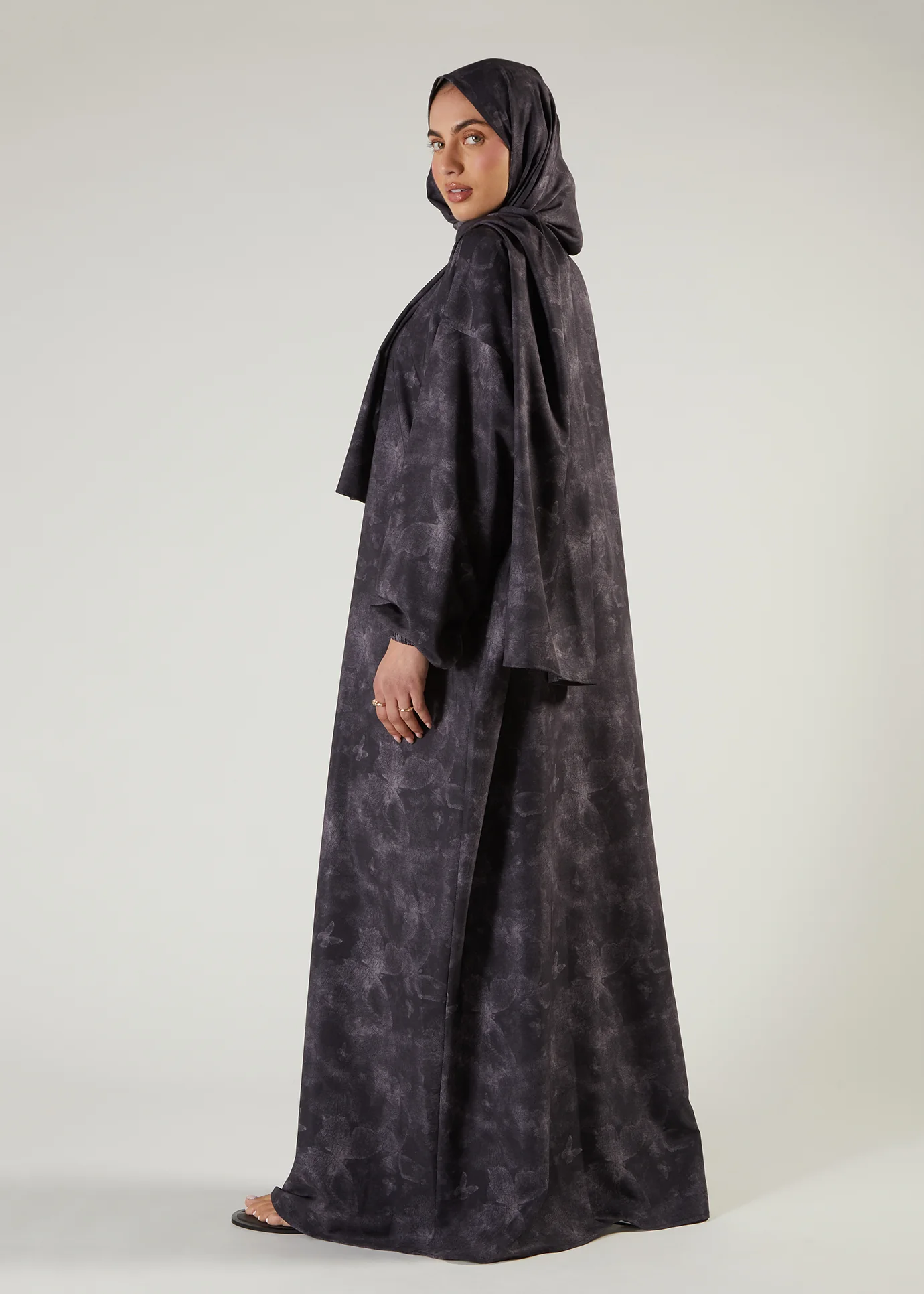 Onyx Prayer Abaya - Image 4