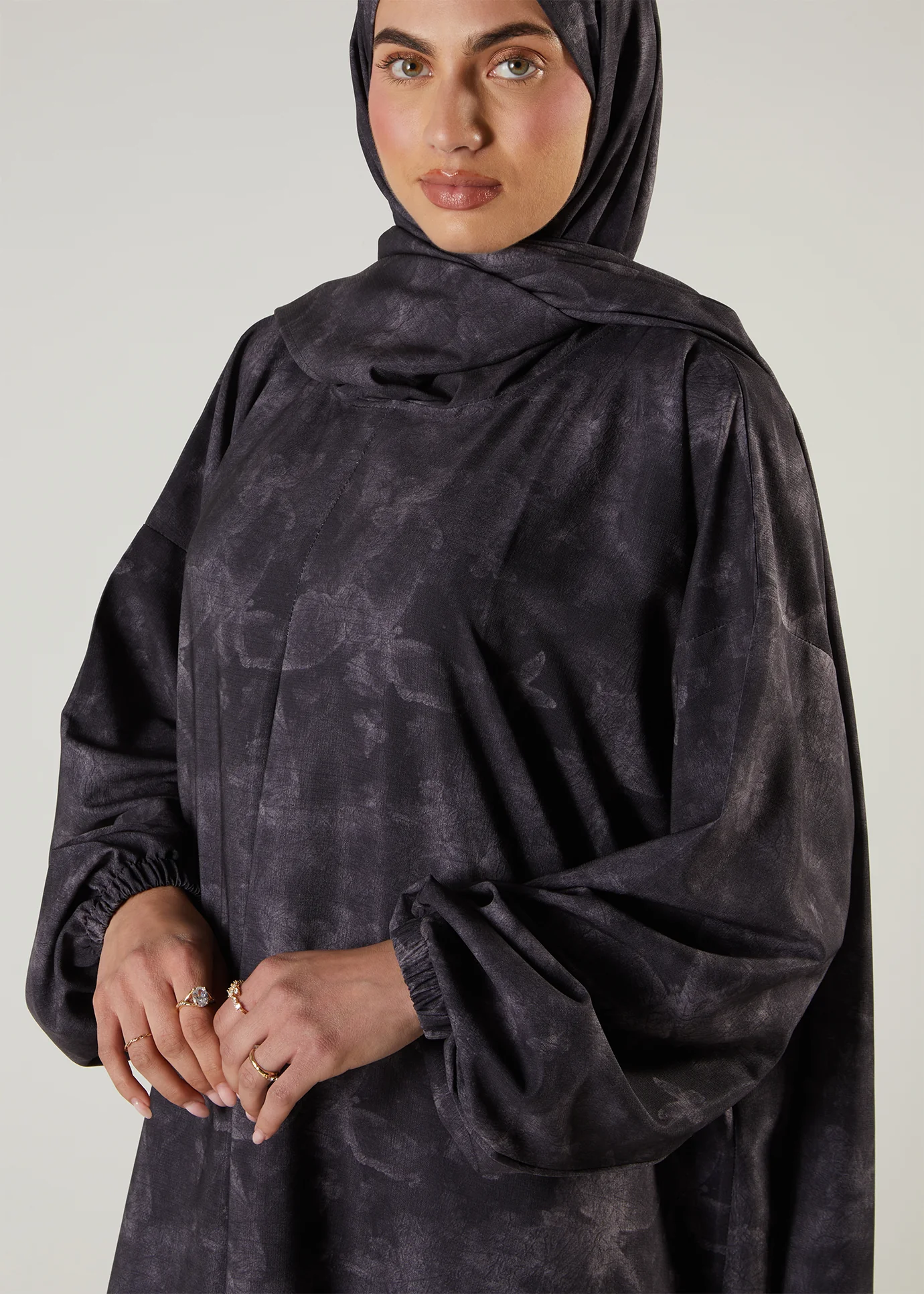 Onyx Prayer Abaya - Image 5