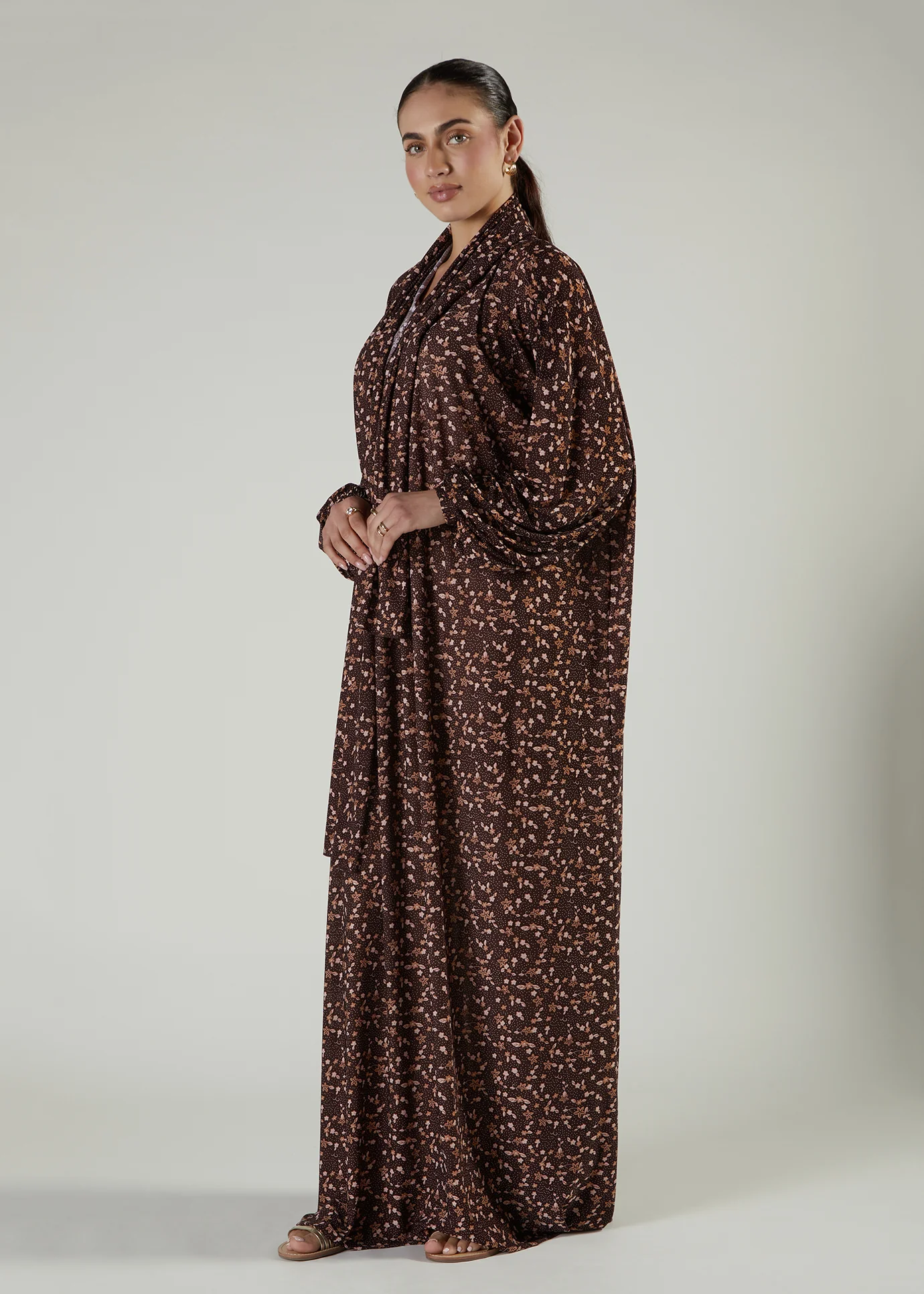 Printed Prayer Abaya Beige Flower - Image 3