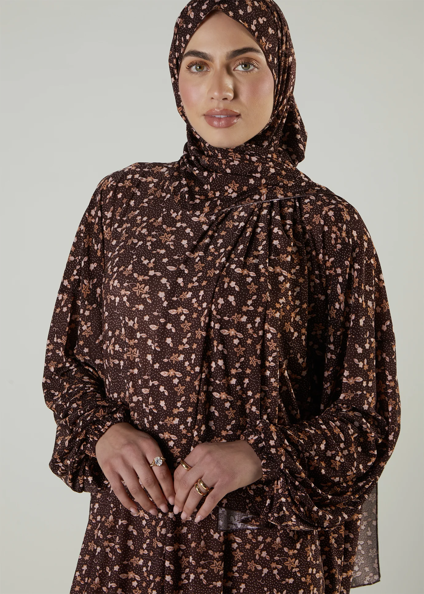 Printed Prayer Abaya Beige Flower - Image 5