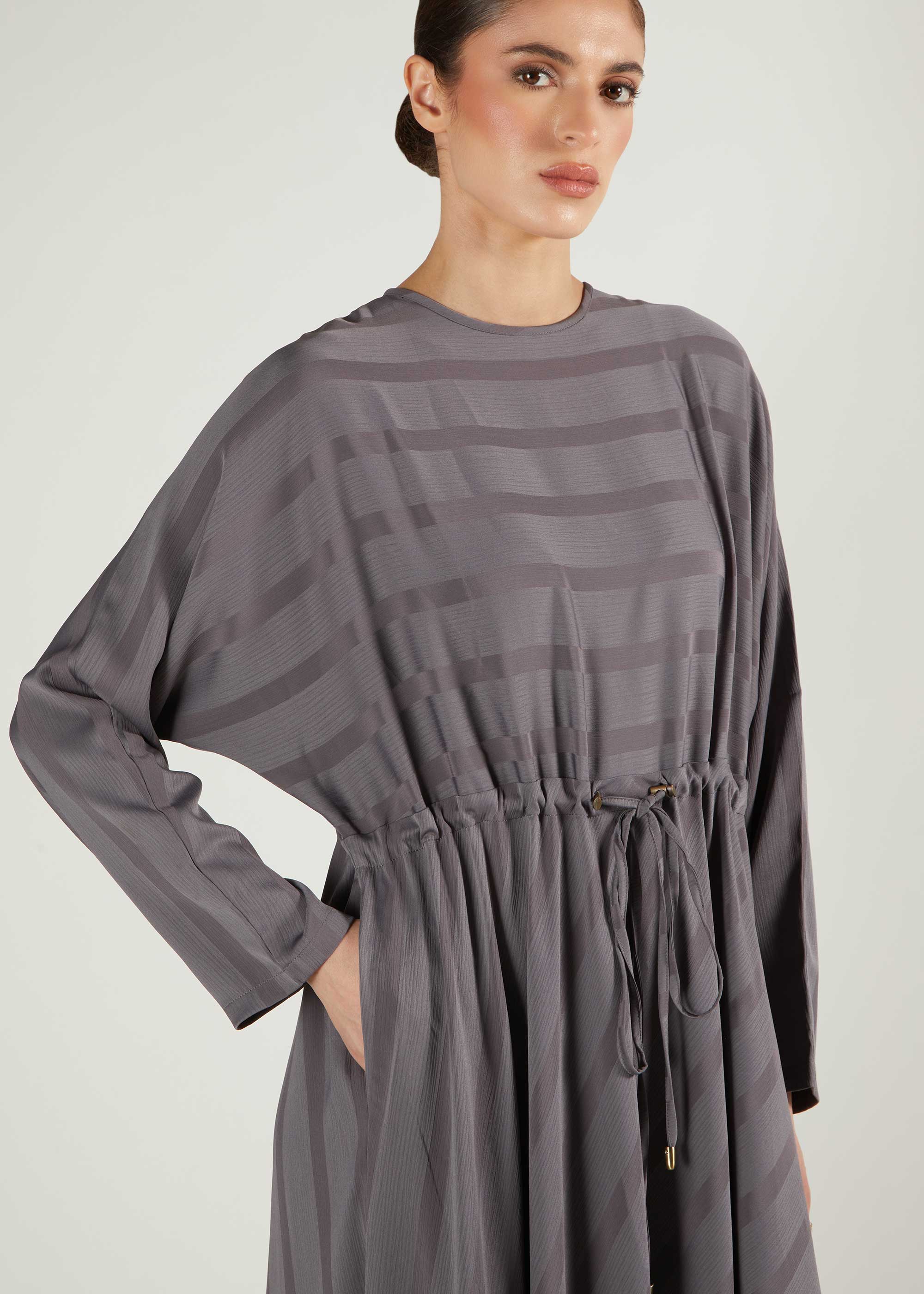 Self Print Batwing Abaya Grey - Final Sale - Image 3