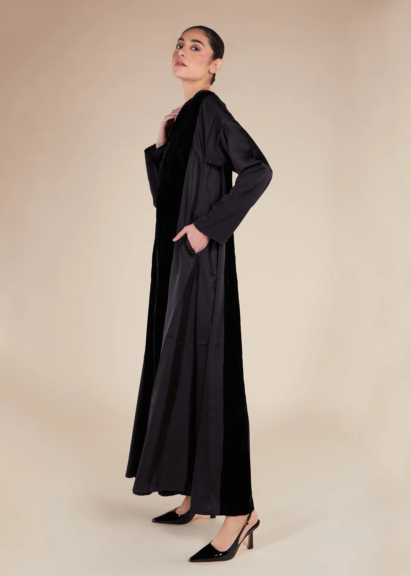Velvet Panel Open Abaya - Final Sale - Image 2