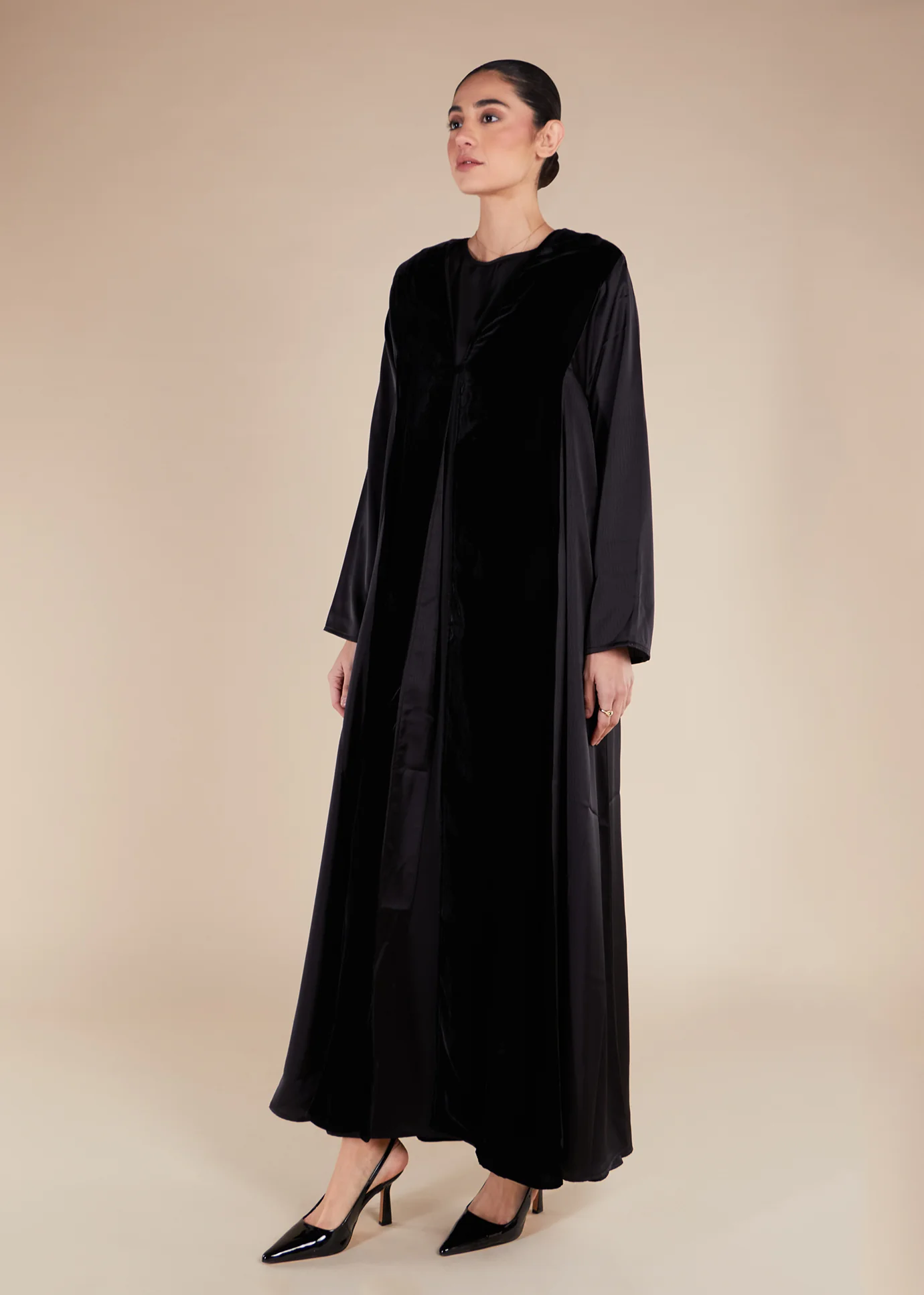 Velvet Panel Open Abaya - Final Sale - Image 3