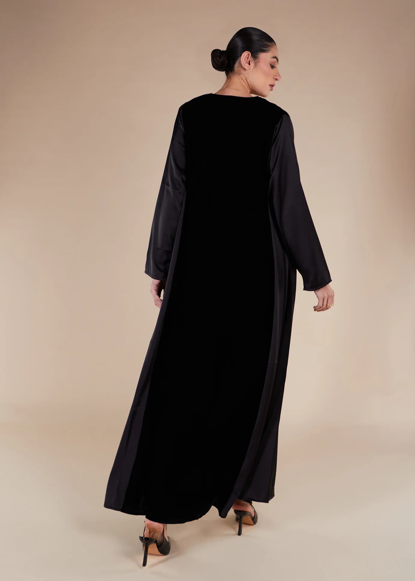 Velvet Panel Open Abaya - Final Sale - Image 4
