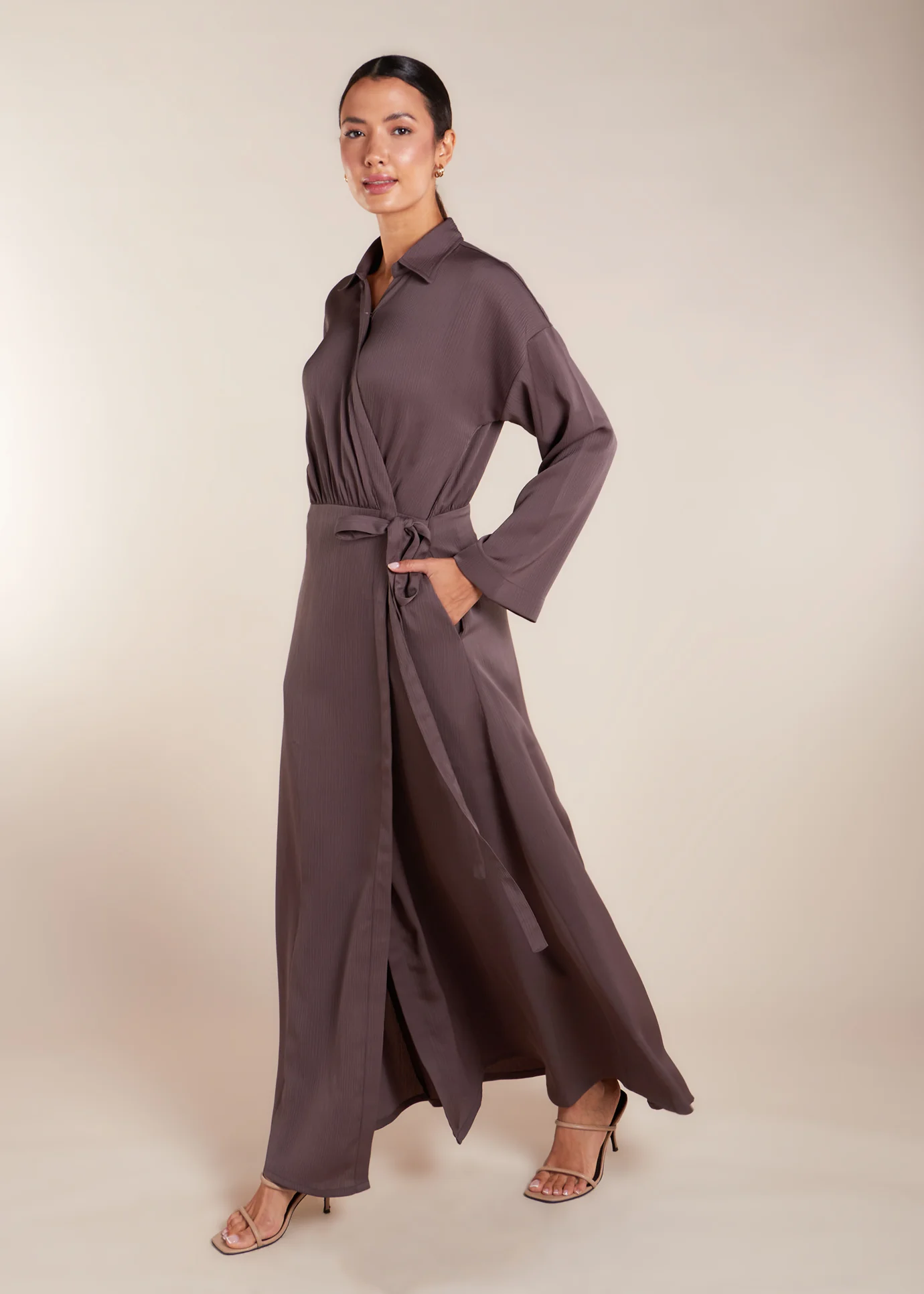 Wrap Abaya Taupe - Final Sale - Image 5