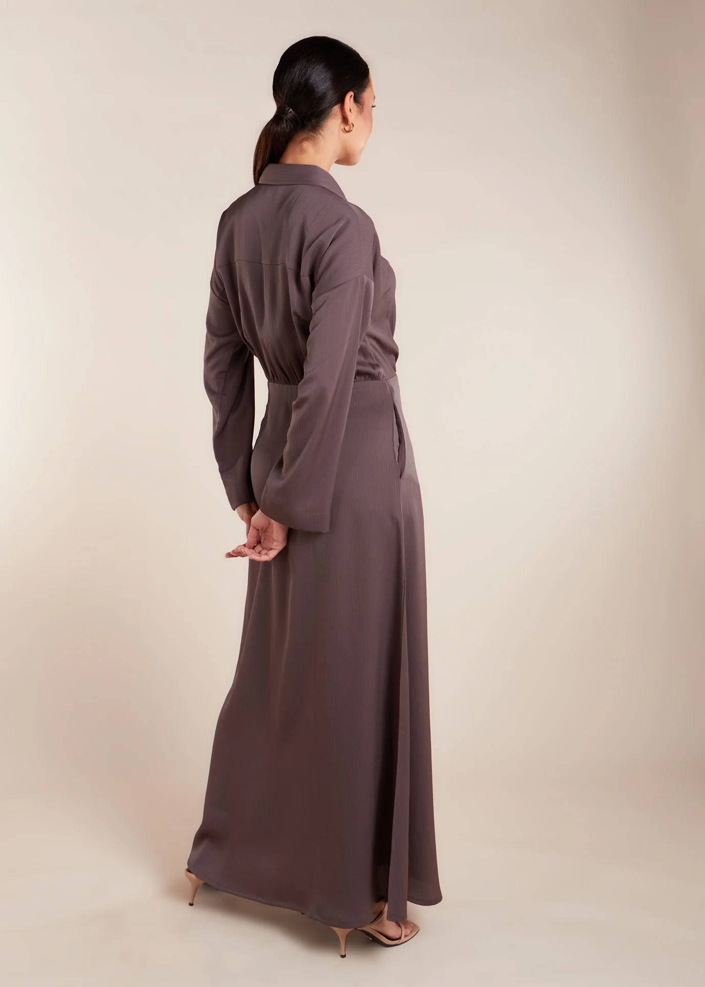 Wrap Abaya Taupe - Final Sale - Image 7