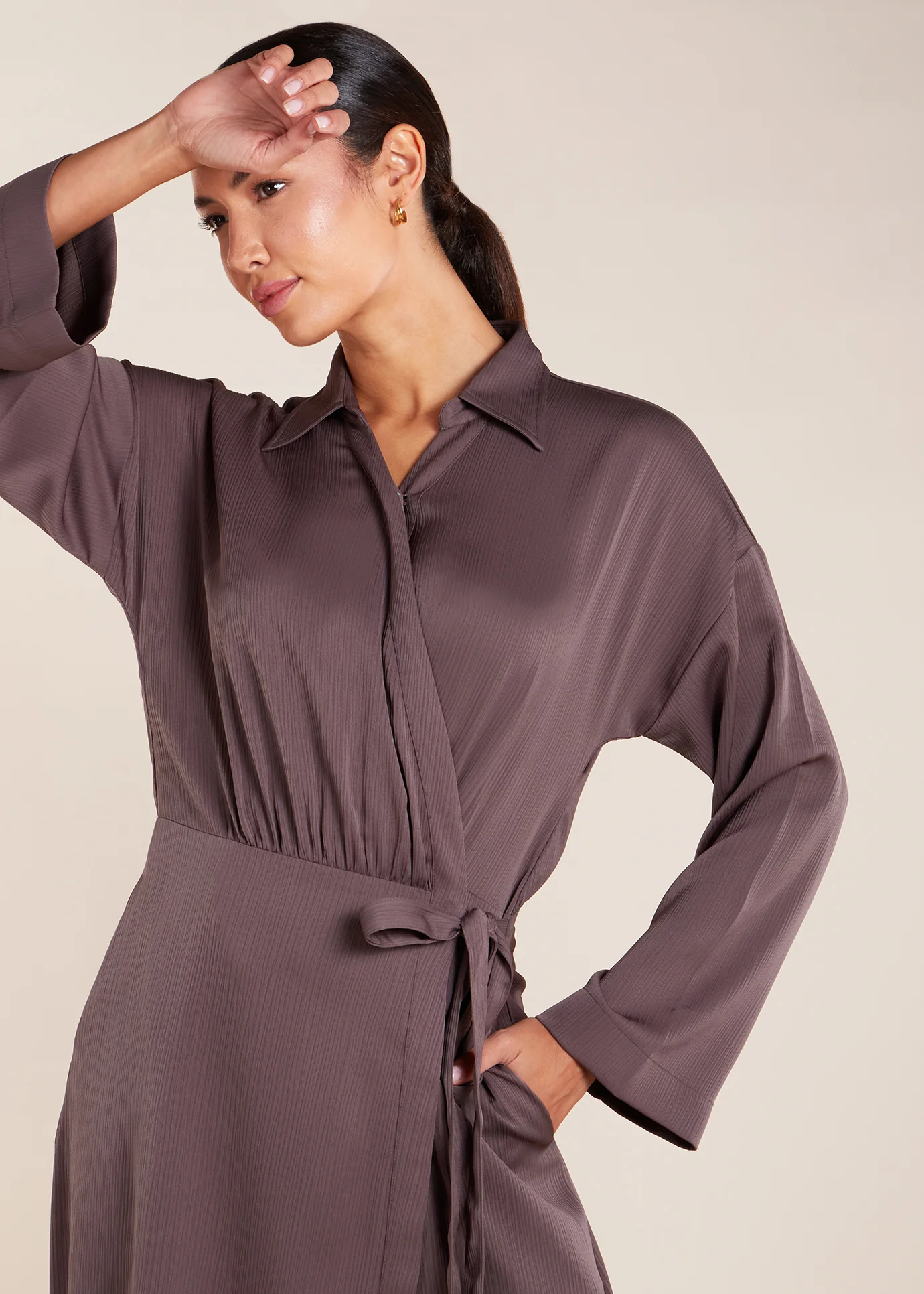 Wrap Abaya Taupe - Final Sale - Image 8