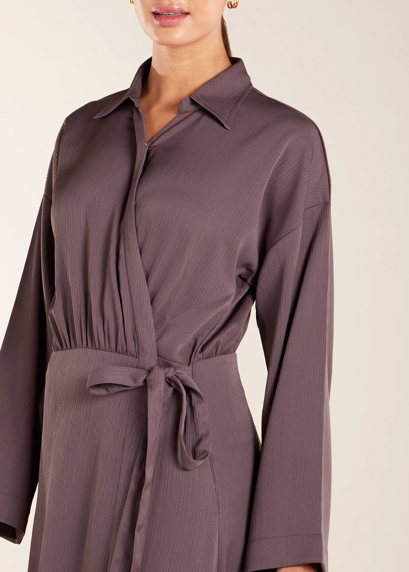 Wrap Abaya Taupe - Final Sale - Image 9